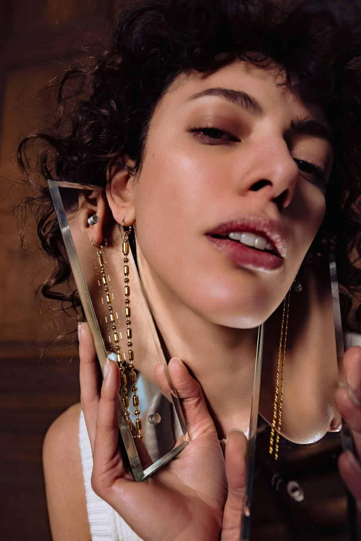 New β Domestique 18K - 24K Gold Medium Bold Chain Simple Earring π 7 Domestique 18K - 24K Gold Medium Bold Chain Simple Earring