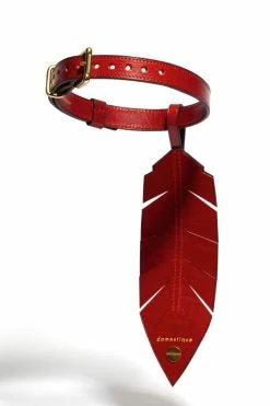 Domestique Rouge-gorge Red Feather Choker Toys & Accessories